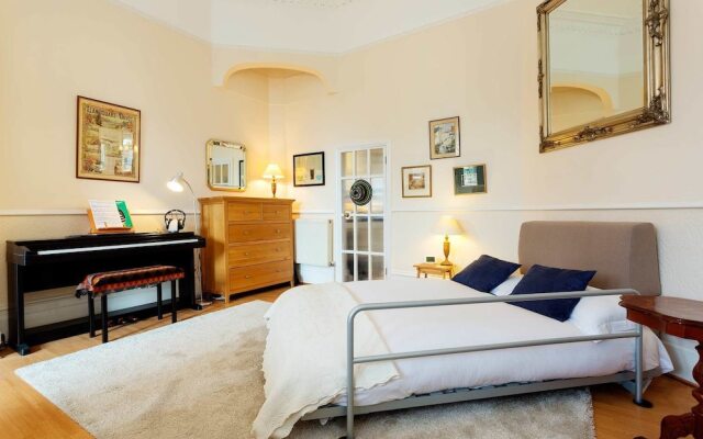 Veeve - Victorian Studio