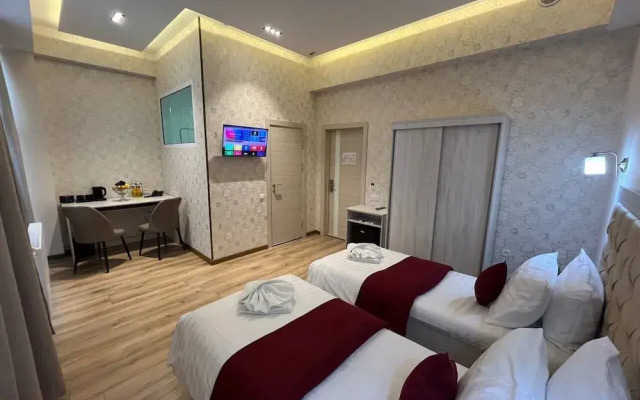 Aks Hotel