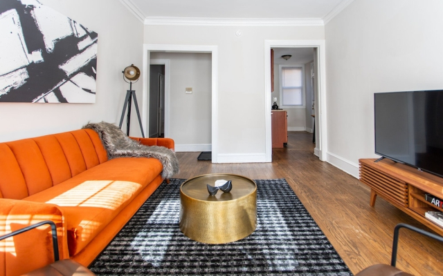 Aesthetic Vibrant 2BR Apt Lincoln Square