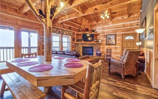 Chubby and Cubbys Den - Three Bedroom Cabin