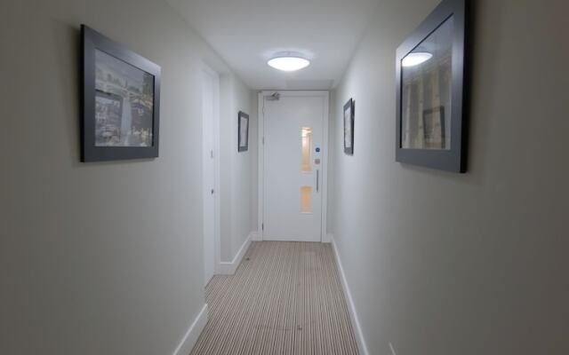 Captivating 1-bed Apartment in Slough With Kingbed