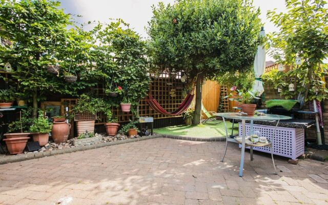 Spacious 3 Bedroom in South East London With Garden