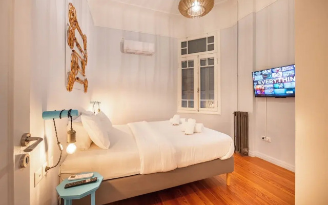 Historic 2BR Oasis in Kolonaki