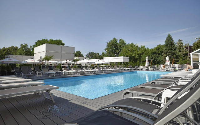 North Star Continental Resort