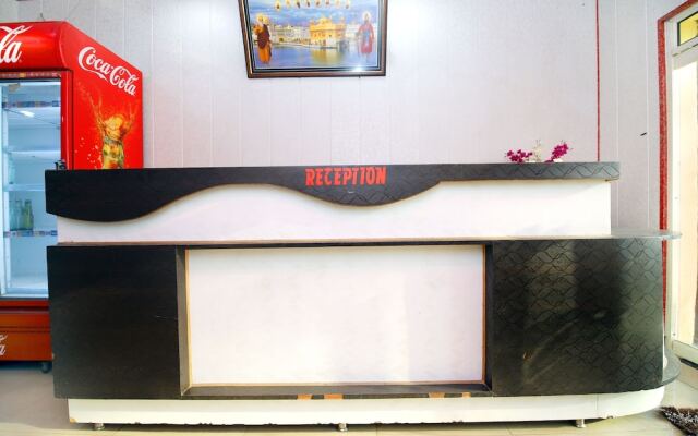 Mr Shawarma Family Restaurant & Hotel by OYO Rooms