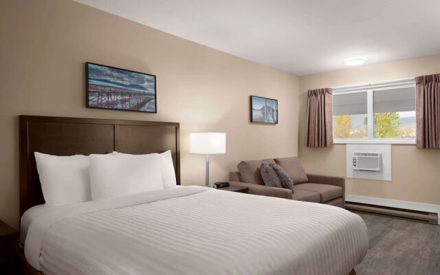 Travelodge by Wyndham Salmon Arm BC