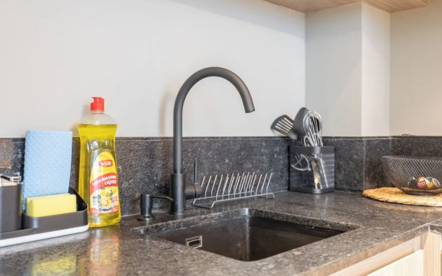 Czechin - Modern Studio JVC