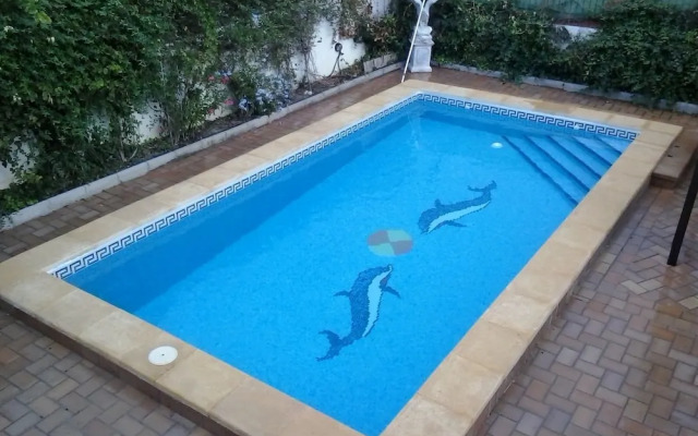 Studio Tropical