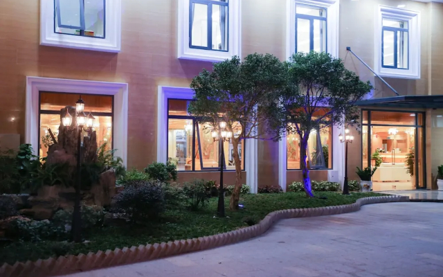 Phu Long Tam Ky Hotel & Restaurant