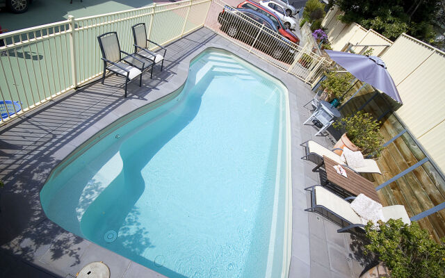 Anchorage Motel and Villas