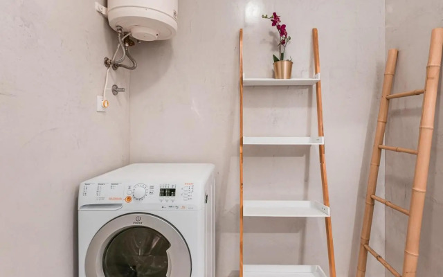 Guestready - Red Stripes