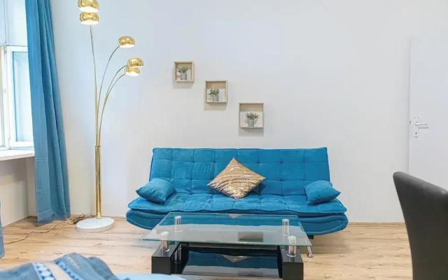 Elegant 2BR Apt Steps from Westbahnhof