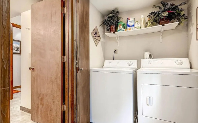 Park Place 101c 2 Bedroom Condo by RedAwning