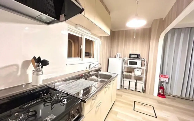 Warashibe House