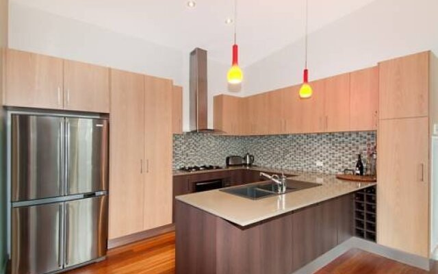 Ellerina Sea Vista Luxury Family Retreat with sauna, pool, amazing water views, walk to beach