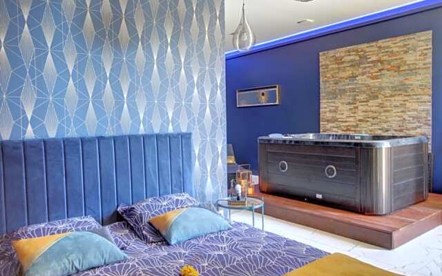 Suite Blue Jacuzzi