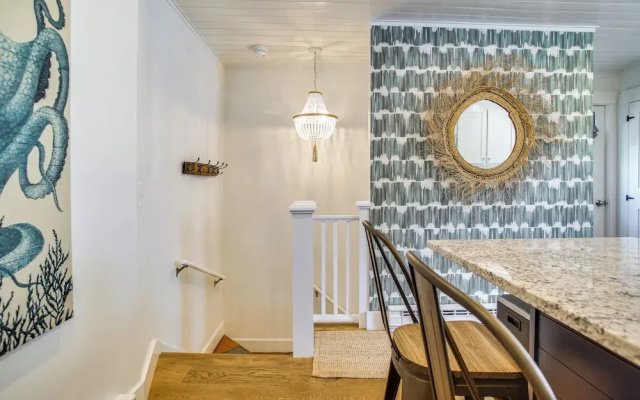 Airy Nantucket Escape in Historic Downtown!