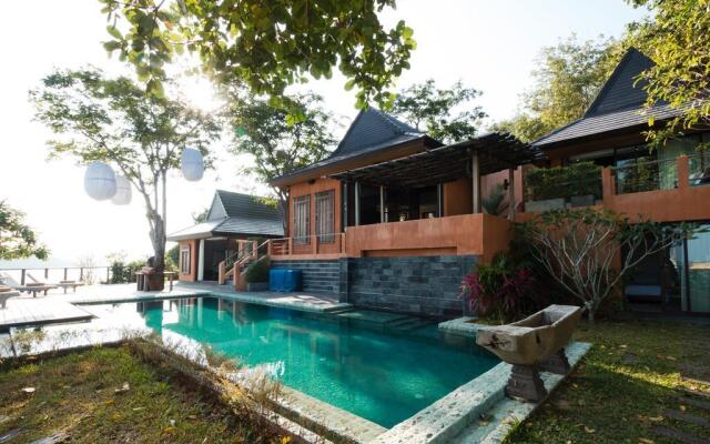 Nam Bo villa by Lofty