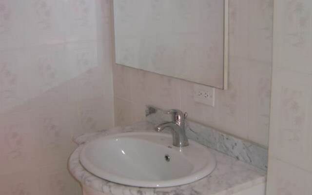 Caribbean Hotel Cayes