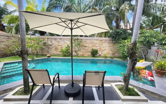 Majestic Seaside Pool Villa