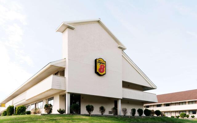 Super 8 Strongsville