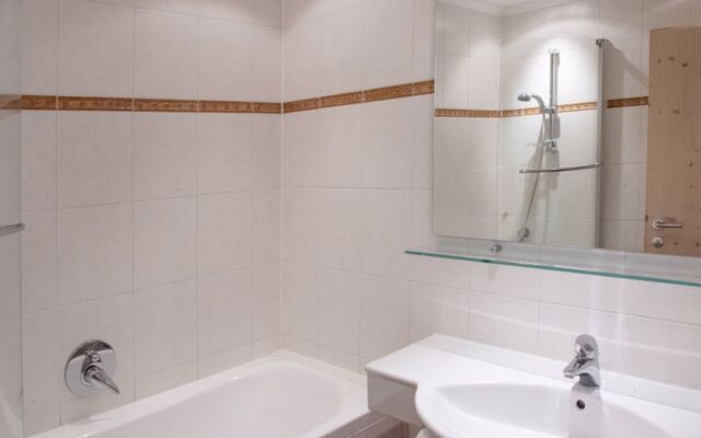 Glanzer Homes - Hamrach Suite (SOE077)