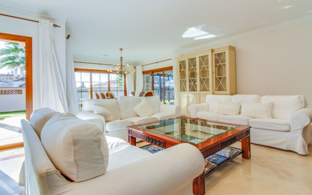 Villa Lirios