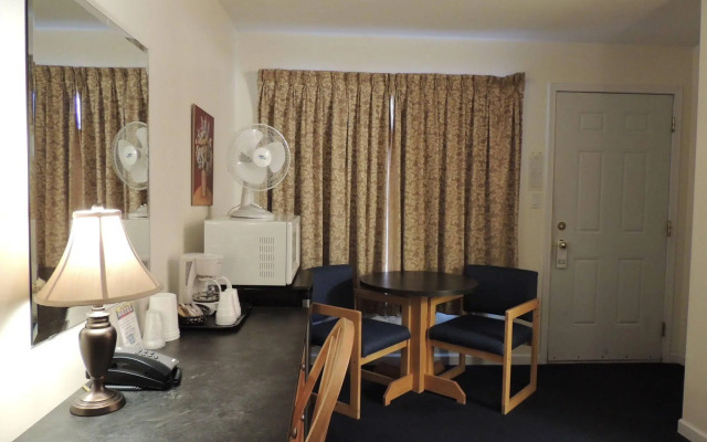 100 Mile Motel & RV Park