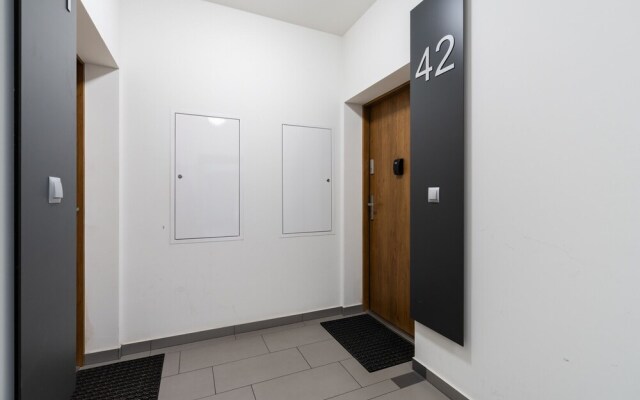Apartment With Garden Poznan by Renters