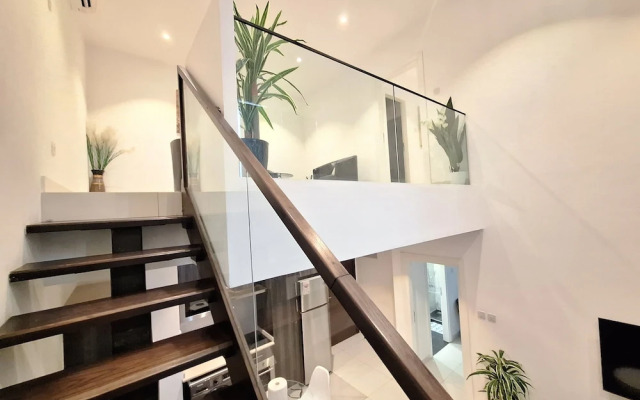 Embassy Gardens Apartment