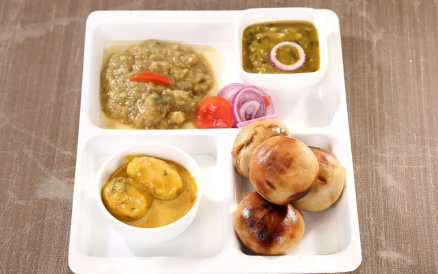 Oyo Flagship 28716 Panchasheel Enclave