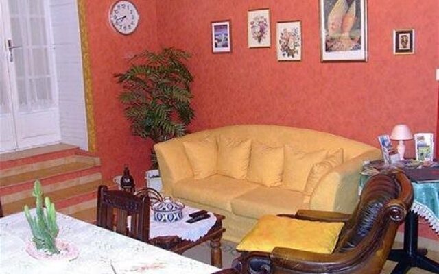 Le Petit Saint Pierre