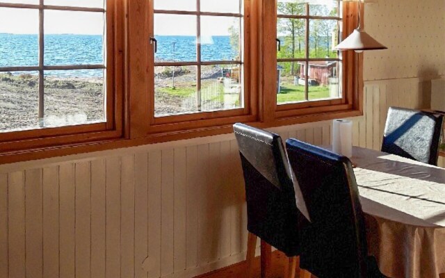 Nice Home in Sjötorp With Wifi and 3 Bedrooms