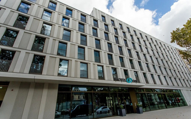 Motel One Köln-Neumarkt