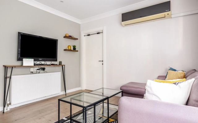 Flat With Backyard Near Idealtepe Marmaray Station