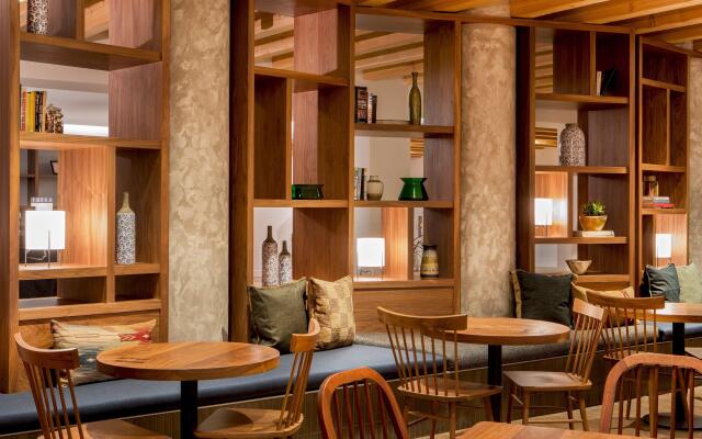 DoubleTree by Hilton Atlanta Windy Hill Ballpark