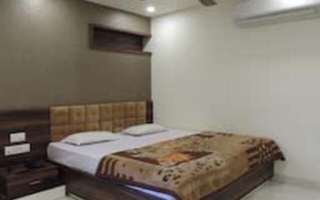 Hotel Paradise Pachmarhi