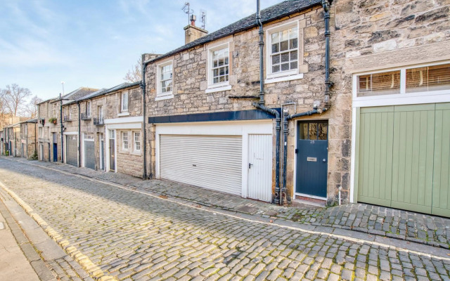 The Gloucester Lane Residence