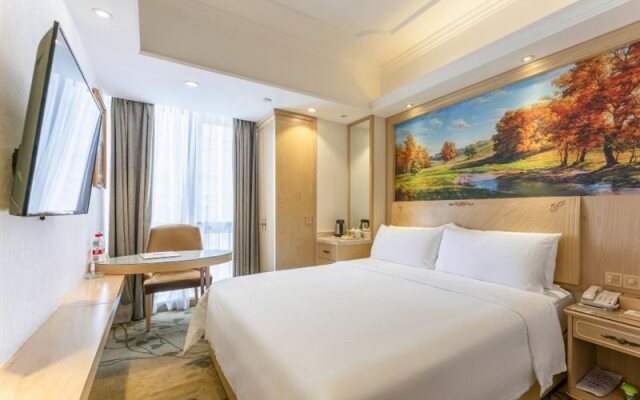 Vienna Hotel (Chongqing Yangjiaping Pedestrian Street Light Rail Station)