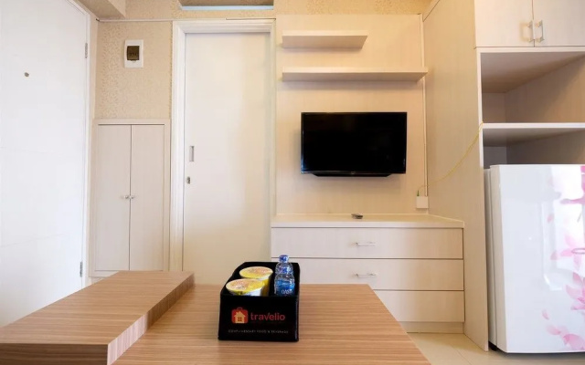 Modern Minimalist 2 Bedrooms at Bassura City Apartment By Travelio – Guest Rooms – Jakarta