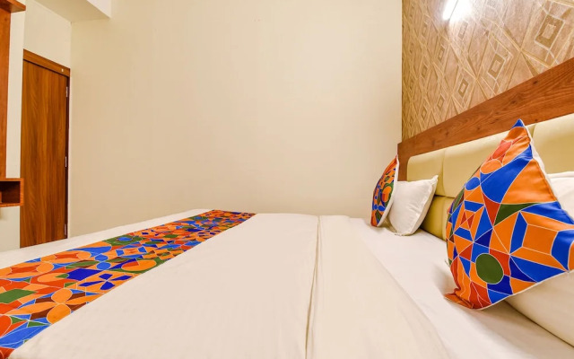 OYO Flagship 19036 Hotel Royal Raj