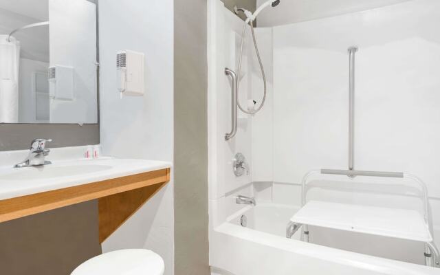 Super 8 Motel - Bremerton