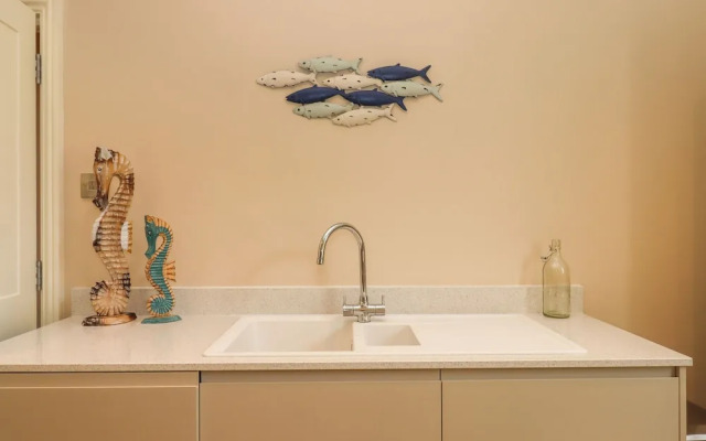 2 Sea Otter House