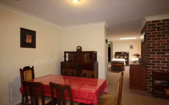 Rosella Retreat