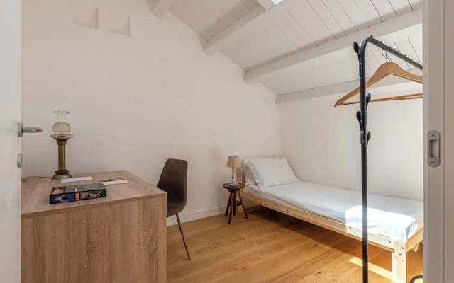 Oretea Apartment with Terrace