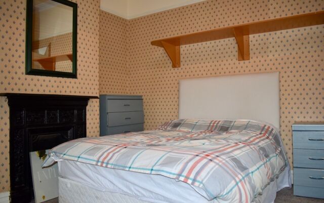Traditional 3 Bedroom Home Near City Centre