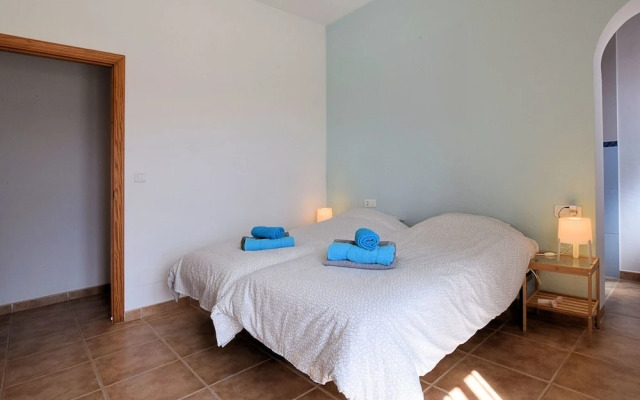 Spacious Villa with Hot Tub in Arenas