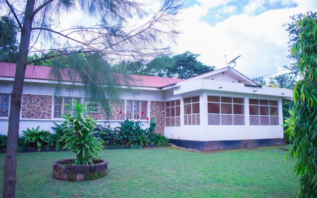 Kilihomebase & Campsite - Hostel