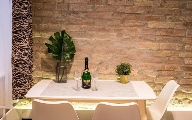 Very stylish and fresh studio home in the center
