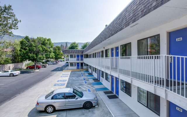 Motel 6 Grants Pass, OR